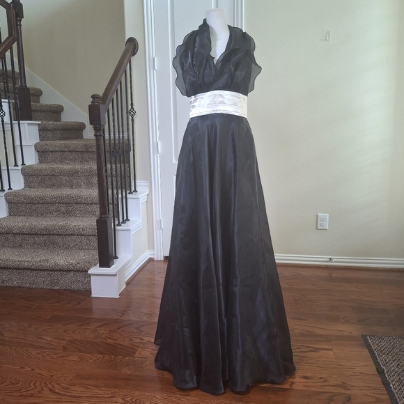 Calvin Klein Ruffle Halter Maxi Gown Sz S Bridesmaid Wedding Guest Formal Dress - Picture 1 of 17